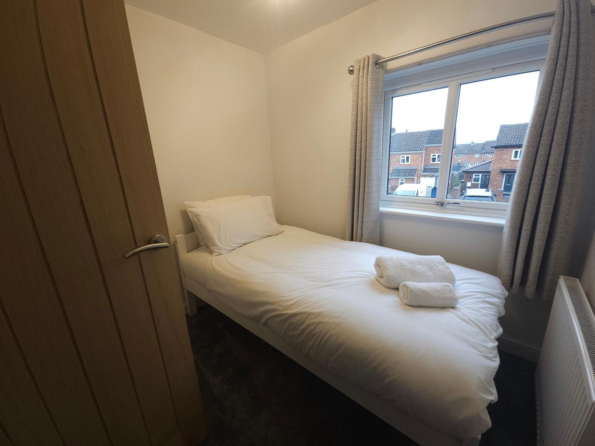 Modern 3 Bedroom Property With Free Driveway Parking By Shire Stays Shrewsbury Exterior foto