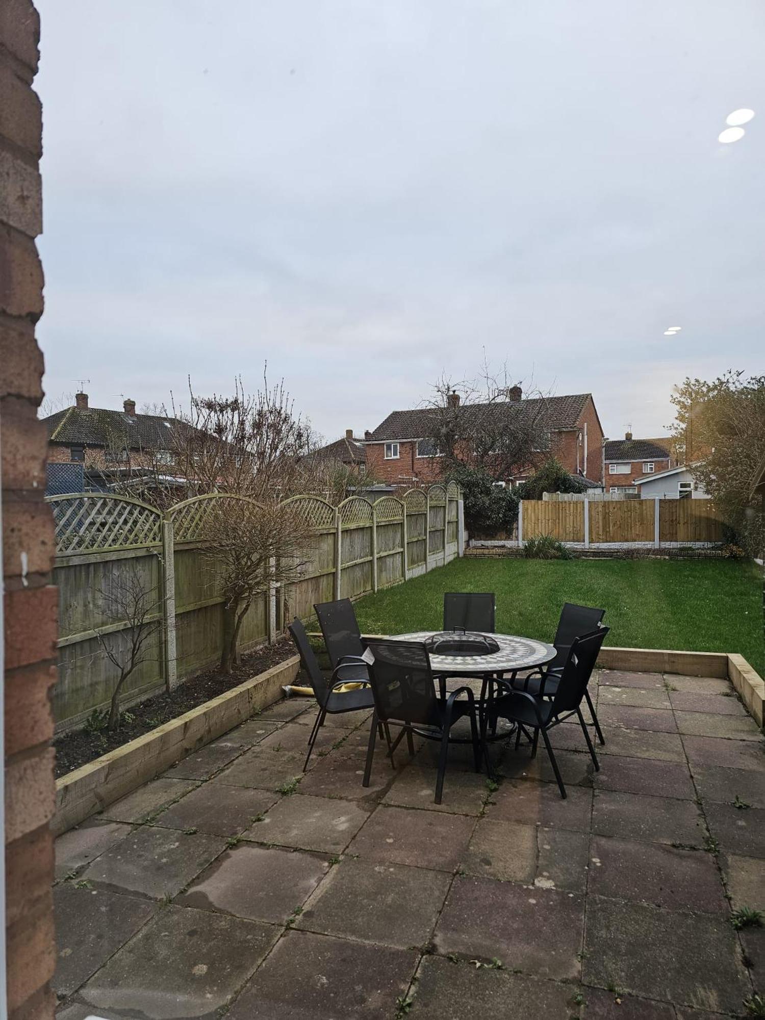 Modern 3 Bedroom Property With Free Driveway Parking By Shire Stays Shrewsbury Exterior foto